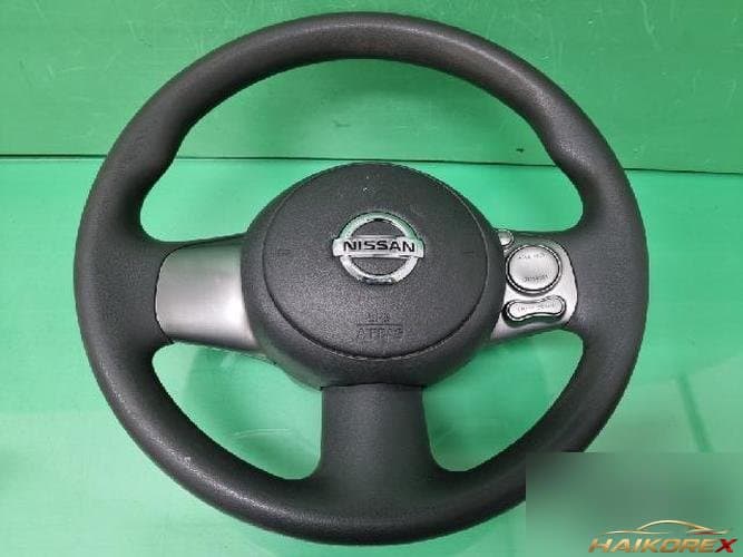 Nissan Cube 2012 — рулевое колесо 1