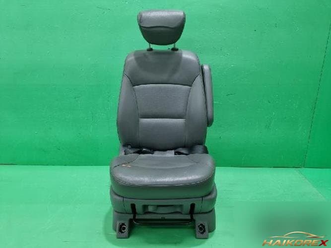 Hyundai Grandstarex 2012 — сиденье второго ряда водителя