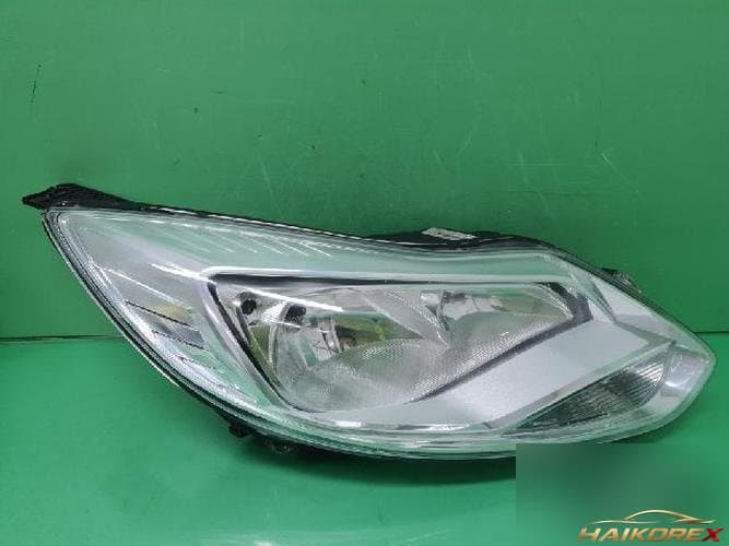 Ford Focus 2013 — фара головного света правая BM51-13W029-NB