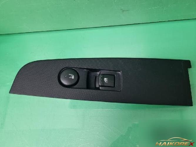 KG Mobility Korando 2015 — кнопка стеклоподъёмника