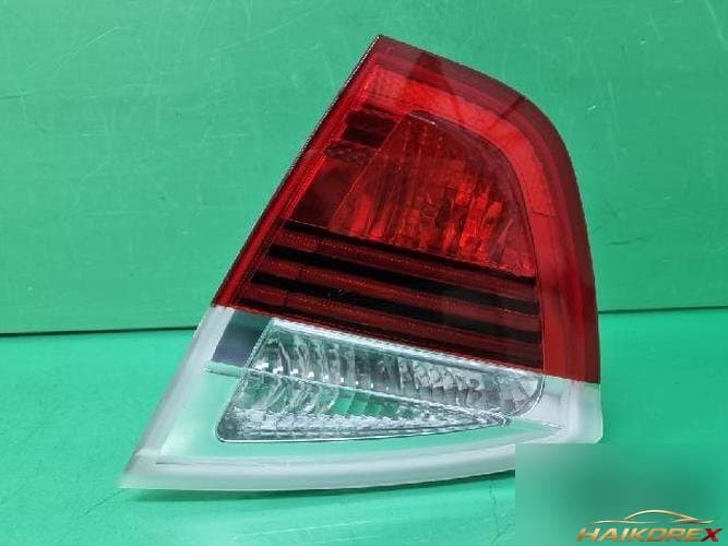BMW 3 Series 2006 — накладка крышки багажника (с фонарём) 3