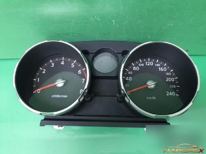 Nissan Rogue 2009 — панель приборов