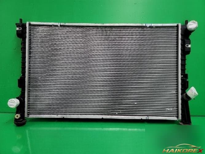 Ford MKS 2011 — радиатор охлаждения 7T43 8005 AB
