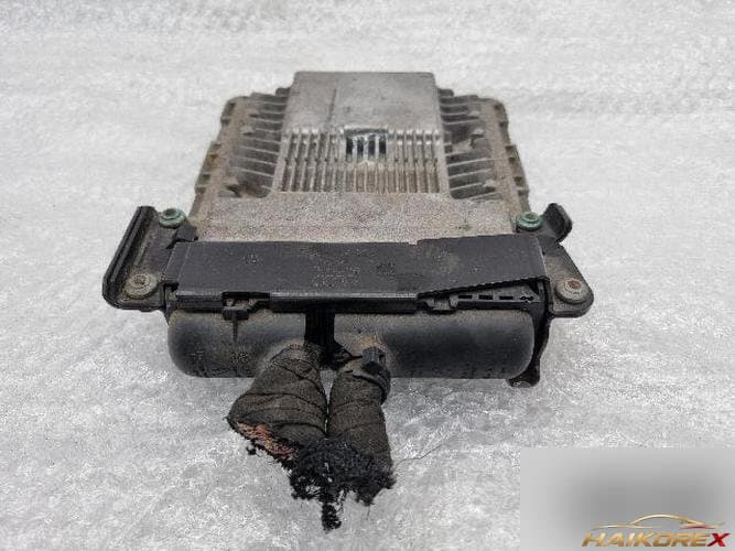 Audi A8 2006 — блок управления двигателем ECU 8E0 907 559