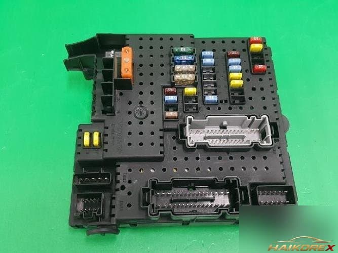 Volvo S80 2006 — блок предохранителей (салонный) 30786646