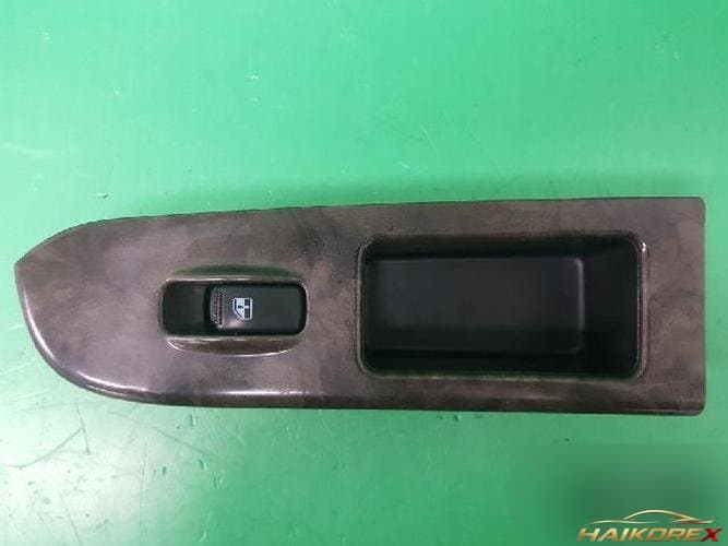 Hyundai Trajet 2005 — кнопка стеклоподъемника правая 935753A200WO