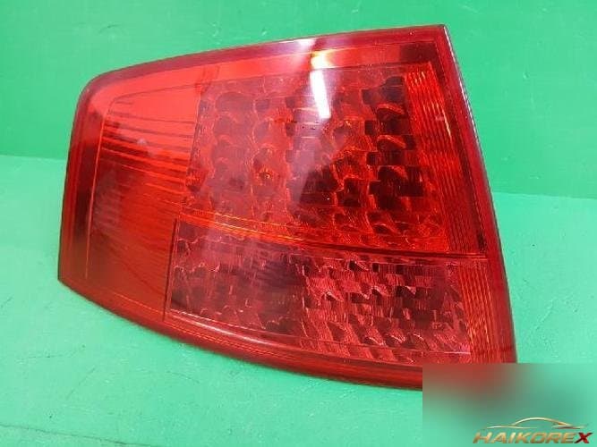 Audi A8 2005 — комбинированный задний фонарь левый 4E0 945 095 C