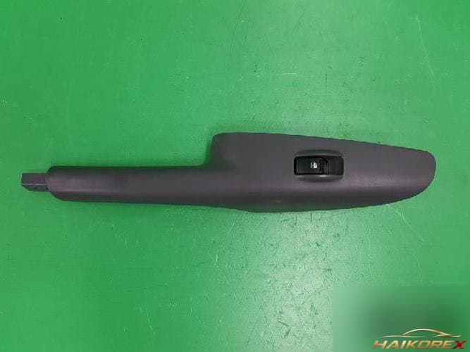 Hyundai Tucson 2004 — переключатель стеклоподъёмника 935802E000