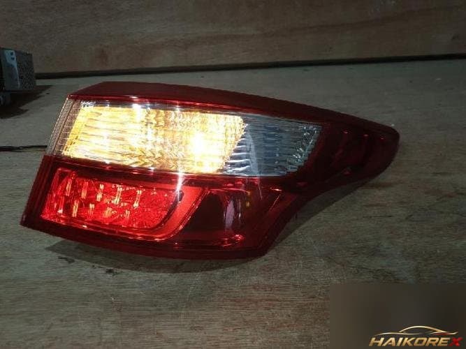 Renault SM5 2010 — фонарь задний правый (внешний) 265500029R