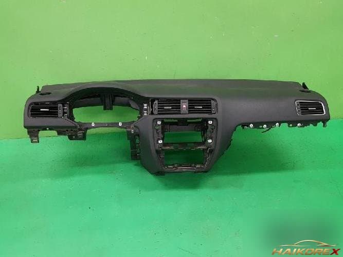 Volkswagen Jetta 2014 — панель приборов 5C7 857 004 D