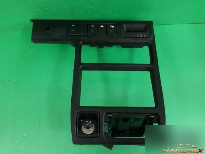 Hyundai Avante 1995 — панель приборов 84704 28100