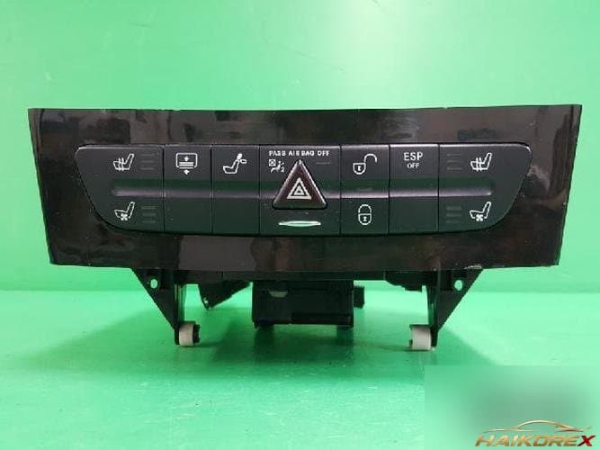 Mercedes-Benz CLS-Class 2005 — панель приборов A2116800552