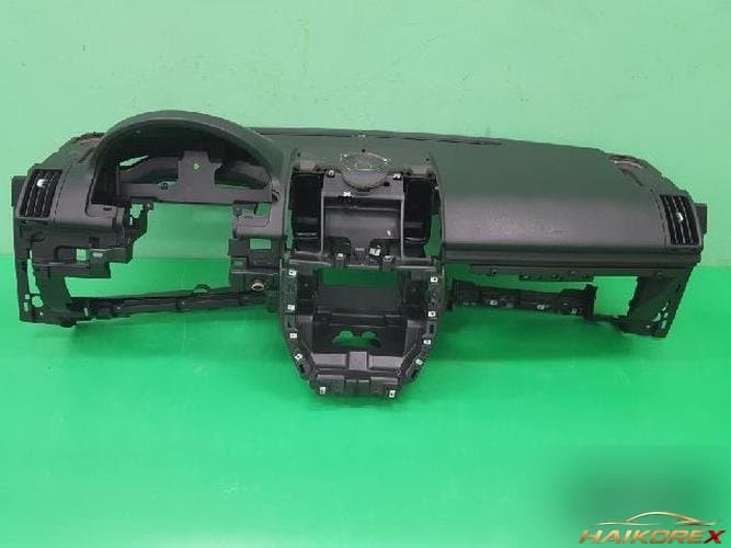 Land Rover Freelander 2010 — панель приборов