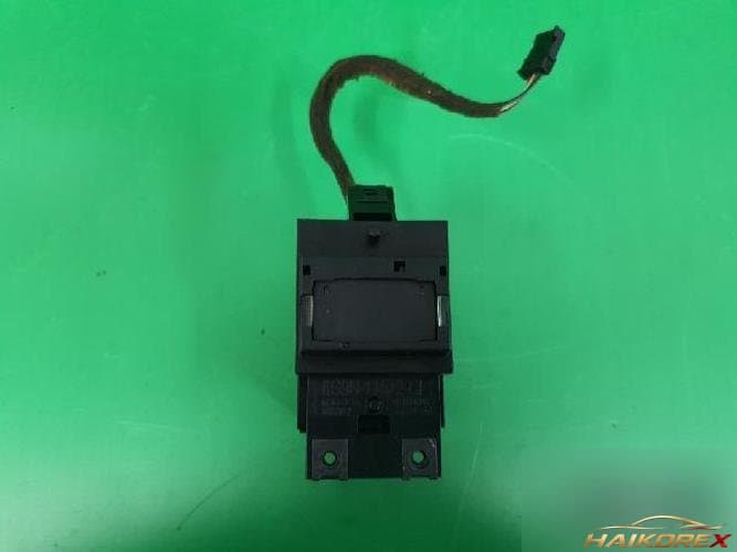 Land Rover Freelander 2010 — деталь прочая 6G9N 11572 CH