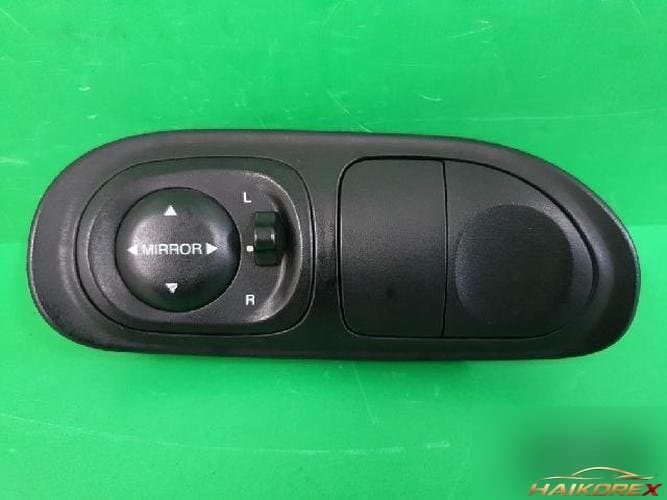 Hyundai Avante 1999 — кнопка управления боковым зеркалом