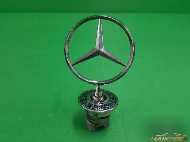 Mercedes-Benz C-Class 2002 — эмблема