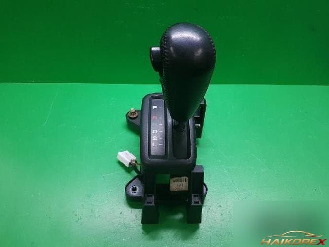Hyundai Avante 2001 — рычаг переключения передач 467002D130