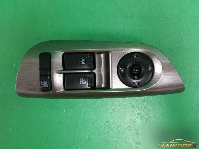 Hyundai Tucson 2002 — кнопка стеклоподъемника передняя левая (главная) 935702C500