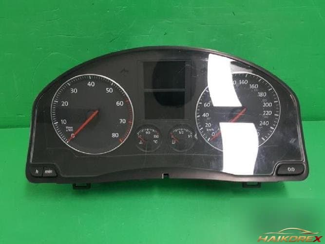 Volkswagen Jetta 2006 — приборная панель 1K0 920 852L