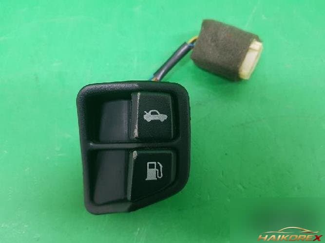 Hyundai Grandeur 2001 — кнопка открытия лючка бензобака