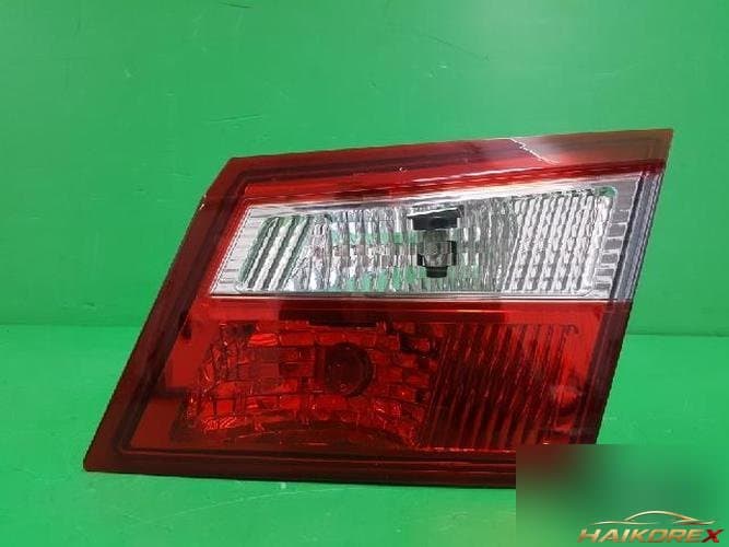 Renault SM5 2011 — накладка крышки багажника (с фонарём) 265500030R 8