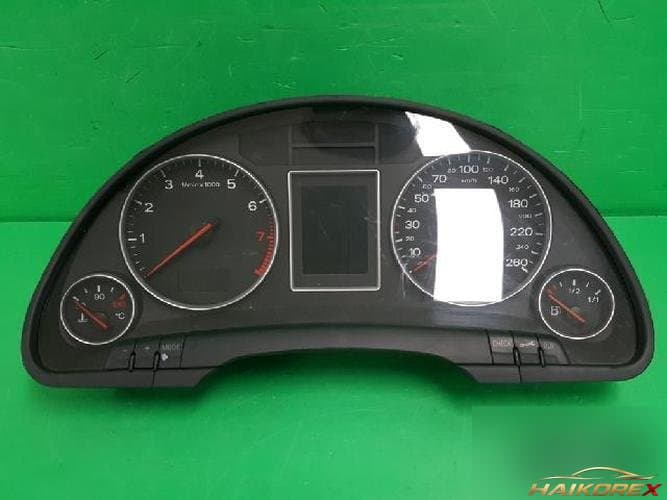 Audi A4 2003 — приборная панель 8E0920900L