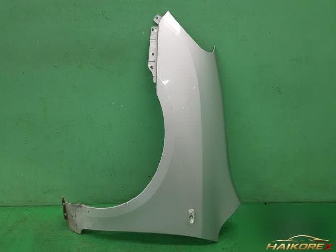 Kia Carens 2007 — крыло левое 663111D050