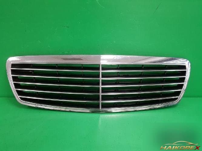 Mercedes-Benz E-класс 2004 — решетка радиатора A2118800588