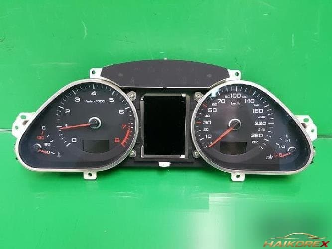 Audi A6 2010 — приборная панель 4F0920901M