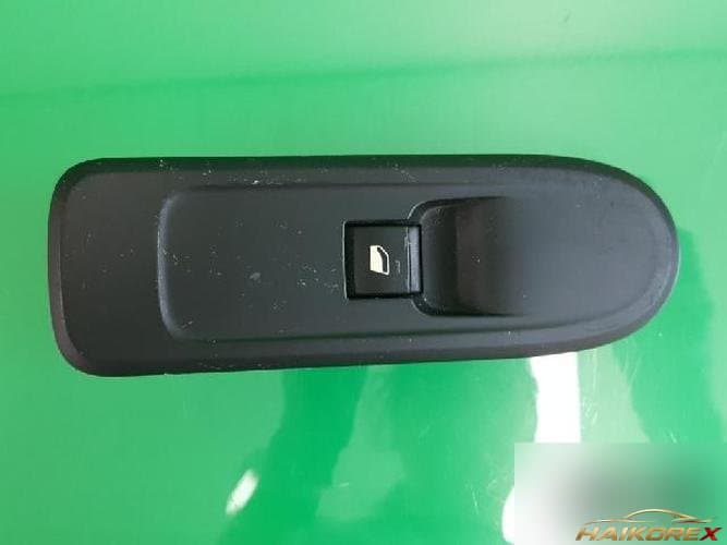 Peugeot 308 2009 — кнопка стеклоподъемника 96565184XT