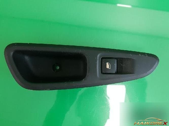 Peugeot 308 2009 — кнопка стеклоподъемника 96565185XT