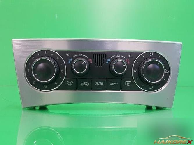 Mercedes-Benz C-Class 2005 — блок управления отоплением и кондиционером A2038303085