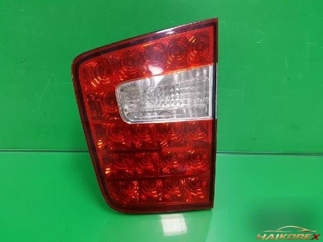 Kia Mohave 2008 — задний фонарь (светильник багажника) 92406-2J100