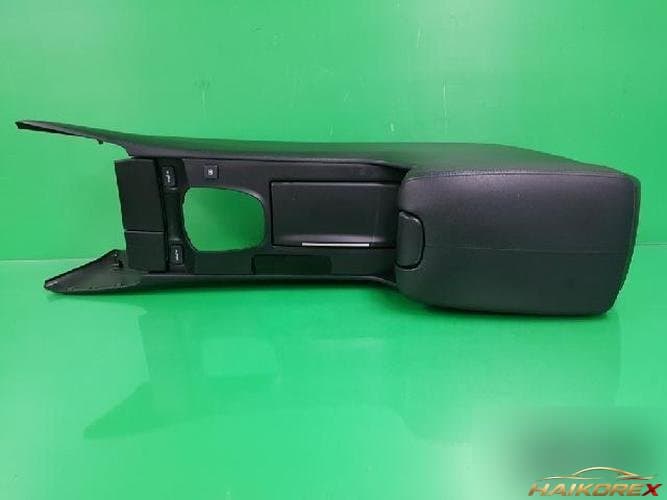 Honda Accord 2010 — консоль центральная 83402 TA0 A0