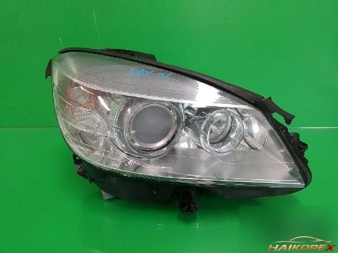 Mercedes-Benz C-Class 2009 — фара правая A2048209061