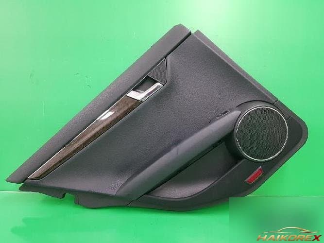 Mercedes-Benz C-класс 2009 — накладка задней двери левая A2045402710