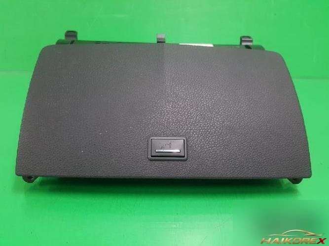 Mercedes-Benz C-Class 2009 — панель приборов A2046801231
