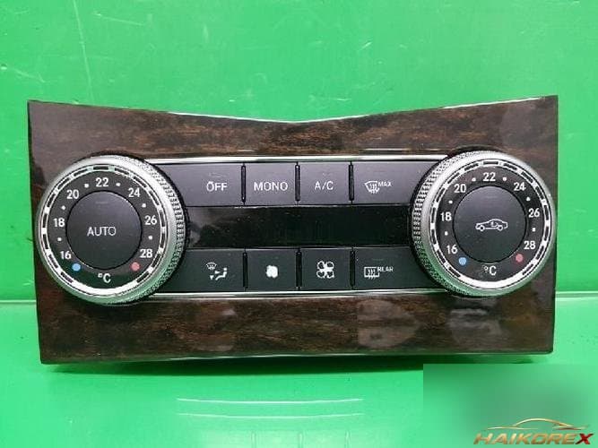 Mercedes-Benz C-Class 2009 — блок управления климатом 2048300590