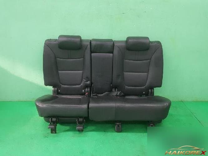 Kia Sorento 2010 — сиденье второго ряда