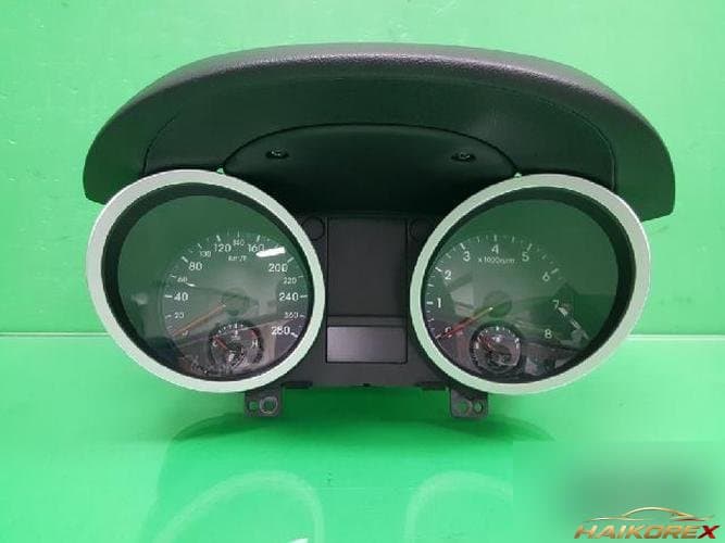 Hyundai Genesis 2010 — панель приборов 940032M150