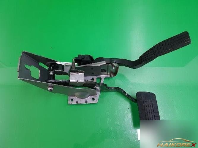 Chevrolet Captiva 2013 — педаль тормоза 20905699