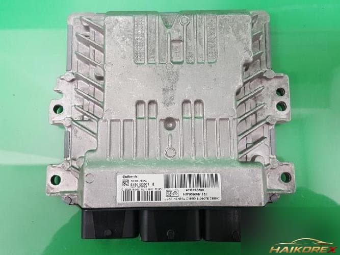 Peugeot 308 2012 — блок управления двигателем ECU 9676760880