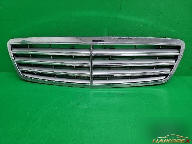 Mercedes-Benz C-Class 2006 — решётка радиатора 2038800224