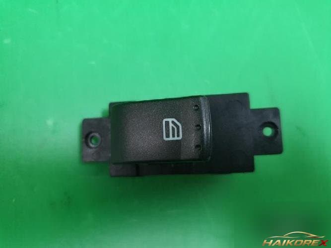 KG Mobility Korando 2015 — кнопка стеклоподъемника 8582034000