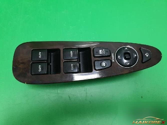 Hyundai Genesis 2010 — кнопка стеклоподъемника 935703M102A4