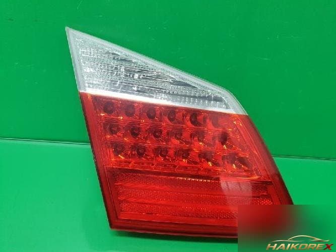 Hyundai Genesis 2009 — накладка задней двери левая 924033M000