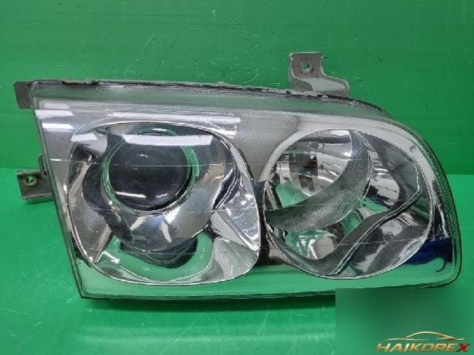 Hyundai Trajet 2005 — фара головного света правая 921023A500