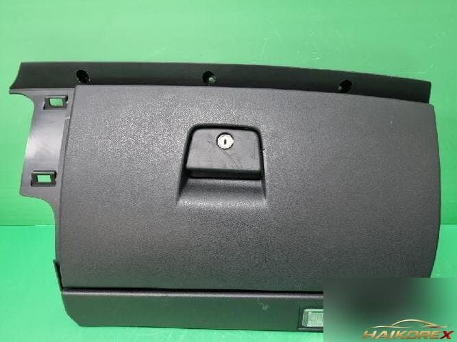 Volvo C30 2009 — вещевой ящик