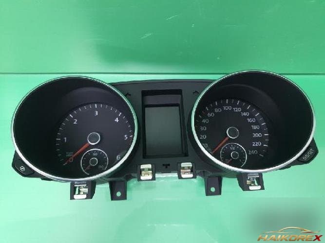 Volkswagen Golf 2010 — приборная панель 5K0920870G 2