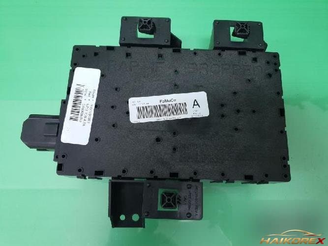 Ford MKS 2011 — блок предохранителей салонный BA5T 15604 AA 10